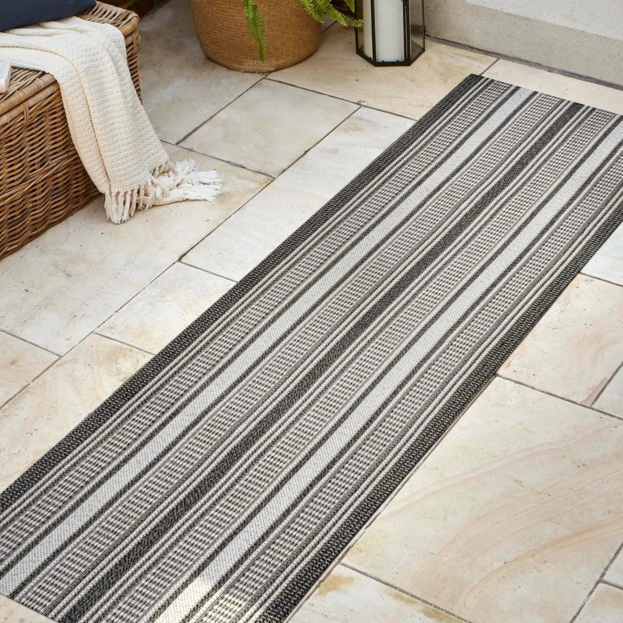 Tappeto Jonathan Y Haynes Strisce Moderne 3x5 - Interno/Esterno, Adatto Ad Alti Traffici, Nero E Crema